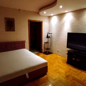 Федора Ернста вул., 6