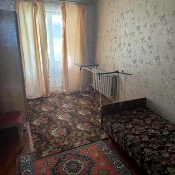Продам трикімнатну квартиру з гарним видом .