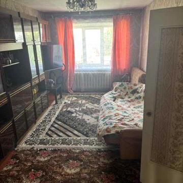 Продам трикімнатну квартиру з гарним видом .