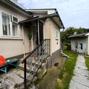 Продається 2 кімнатний будинок в районі вул Руської