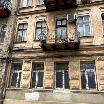 Продам трехкомнатную  квартиру  Приморский район