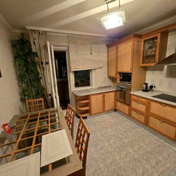 1-кім квартира, вул. Гришка 8Б, м. Позняки 3 хв.- м. Осокорки 15 хв.