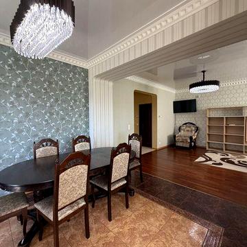 Продається 3-кімнатна квартира площею 100 м²,