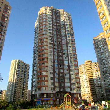 Анни Ахматової вул., 34