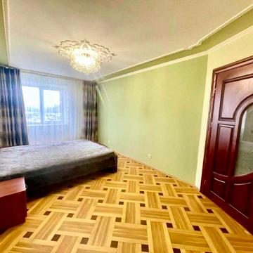 Оренда трьох кімнатної  квартири у новобудові