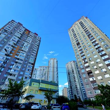Миколи Лаврухіна вул., 6