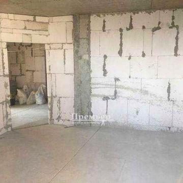 Продам простору квартиру на Сахарова.