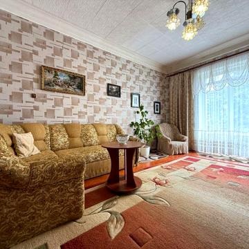 ПРОДАЖ або ОБМІН великої 3-кімнатної квартири в добротному будинку