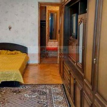 Простора однокімнатна квартира М. Дорогожичі