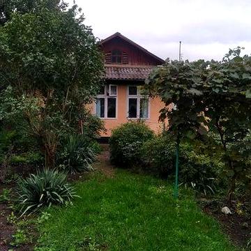 Будинок в Кельменцях по трасі