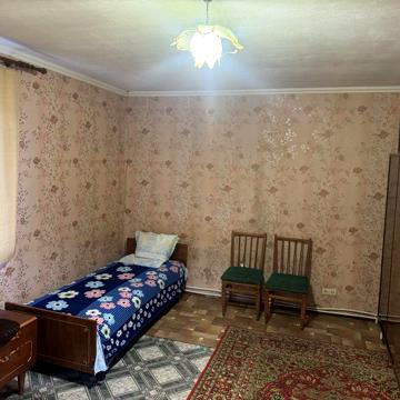 Ціна з урахуванням комунальних.Здам квартиру,в п/с,в центрі міста.