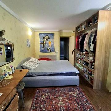 Продам 4к квартира в кирпичном доме .