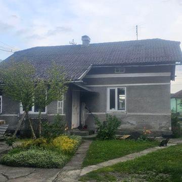 Продається будинок з господарськими будівлями