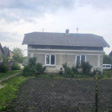Продається будинок з господарськими будівлями