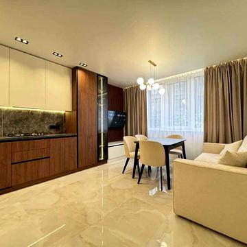 Простора квартира з ремонтом поруч парку Шевченка