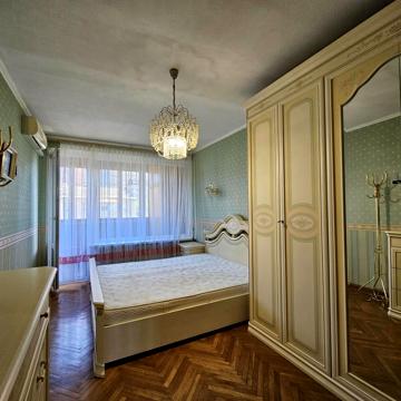 Василя Тютюнника вул. (Анрі Барбюса), 22-26