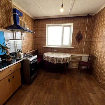 Космонавтів вул., 132