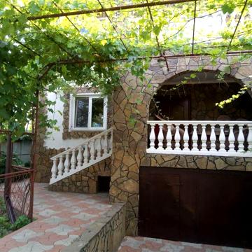 Продам 2-х поверховий дім Ізмаїл з садом, барбекю, меблями