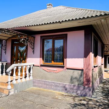 Бессарабська, 20