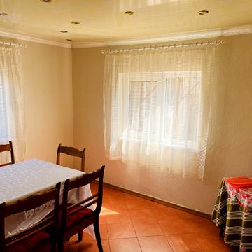 Бессарабська, 20