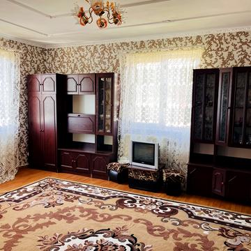 Бессарабська, 20