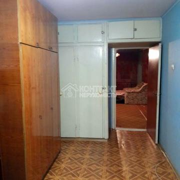 Познанська вул., 11