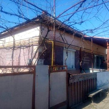 Продам дом i помiщенiя магазина