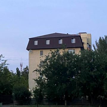 Космонавтів вул., 66а