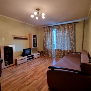 Дніпроводська, 3