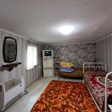 Здається охайне житло р-н Н.Умані для 1-2людей, туалет та вода в дворі