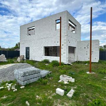 Продаж сучасного , нового будинку в місті