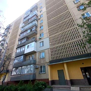 Продам 1 комнатную квартиру 40 м кв. Ул.Ковтуна 15, парк Артема