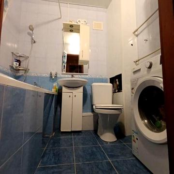 Продам 1 комнатную квартиру 40 м кв. Ул.Ковтуна 15, парк Артема