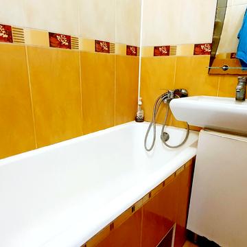 Грушевського вул., 82