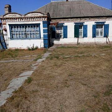 Будинок з садом.