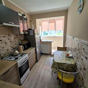 Продається трикімнатна квартира
