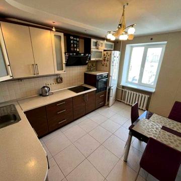 Оренда квартири 3 ком, ул Донецкая 8а, 90 м2