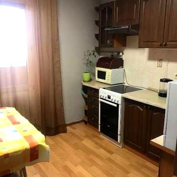 Сдам однокомнатную квартиру, 45 кв.м. на Эрнста 2, Кадетский Гай