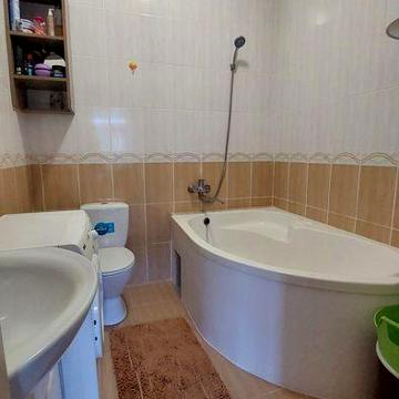Продам 2-кімнатну квартиру. Пр-т Незалежності,2.