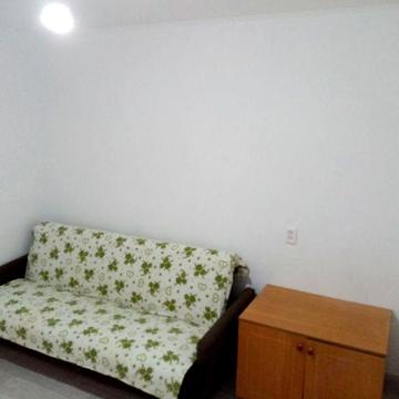 Сдам на длительный срок коммунальную квартиру