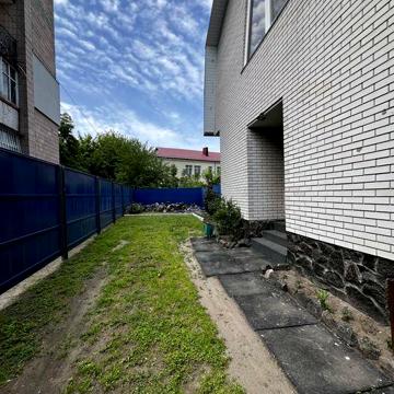 Продаж нового двоповерхового будинку з усіма зручностями