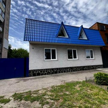 Продаж нового двоповерхового будинку з усіма зручностями