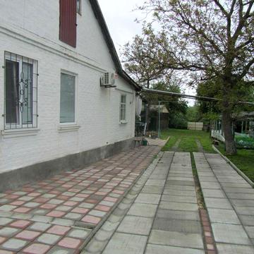 Гарний будинок в затишному місці з  озером ,і гарним лісним краєвидом