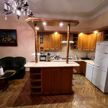 Генерала Тараса Чупринки вул. (Пушкіна), 42