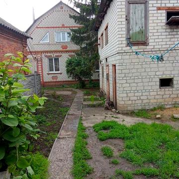 Продам міцний,капітальний,з усіма зручностями.