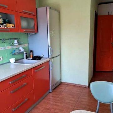 Продам 2 комнатную квартиру на ж/м Победа 6 , пр. Героев 32