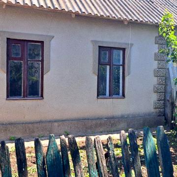 Продам часть дома в центре Великодолинского