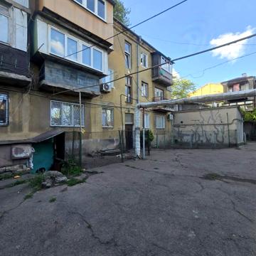 Богдана Хмельницького вул., 13