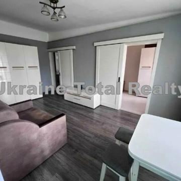 Гетьмана Кирила Розумовського вул. (Миколи Краснова), 8