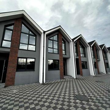 Казковий Таунхаус біля Київського моря селище Хотянівка до Києва 15 хв